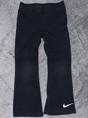 Nike Black Girls’ Flare Leggings with Pink Logo Print